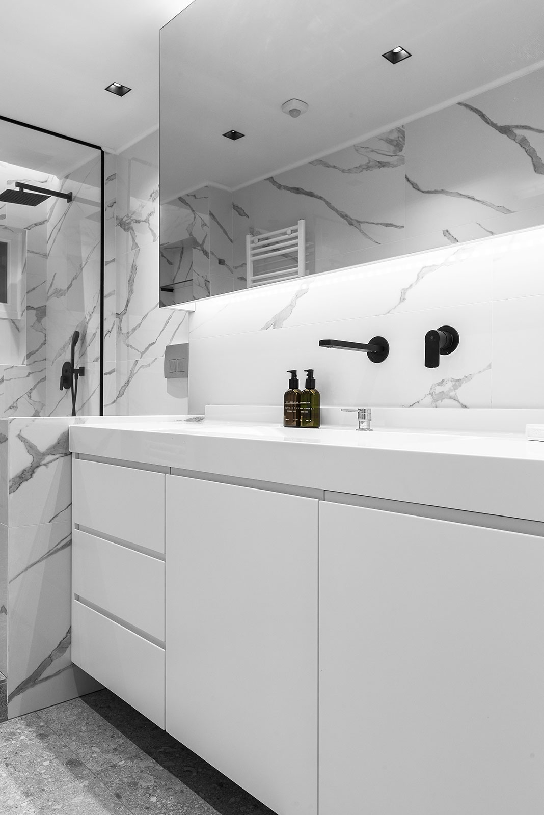 MK_HOUSE AIRBNB MODERN MARBLE BATHROOM tsquarearchitects.gr